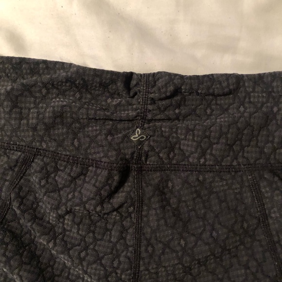 Gray patterned leggings! - Picture 2 of 3